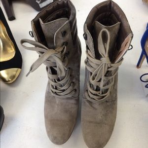 Grey suede / lace up boot with gum platform